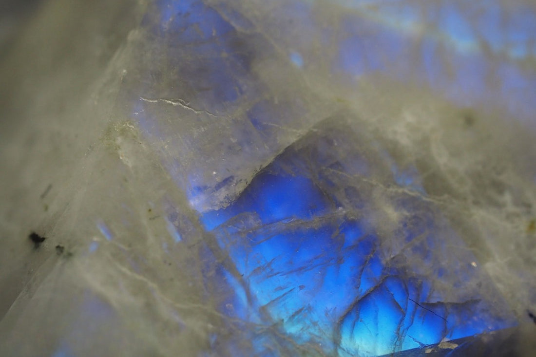 Moonstone Benefits & Uses