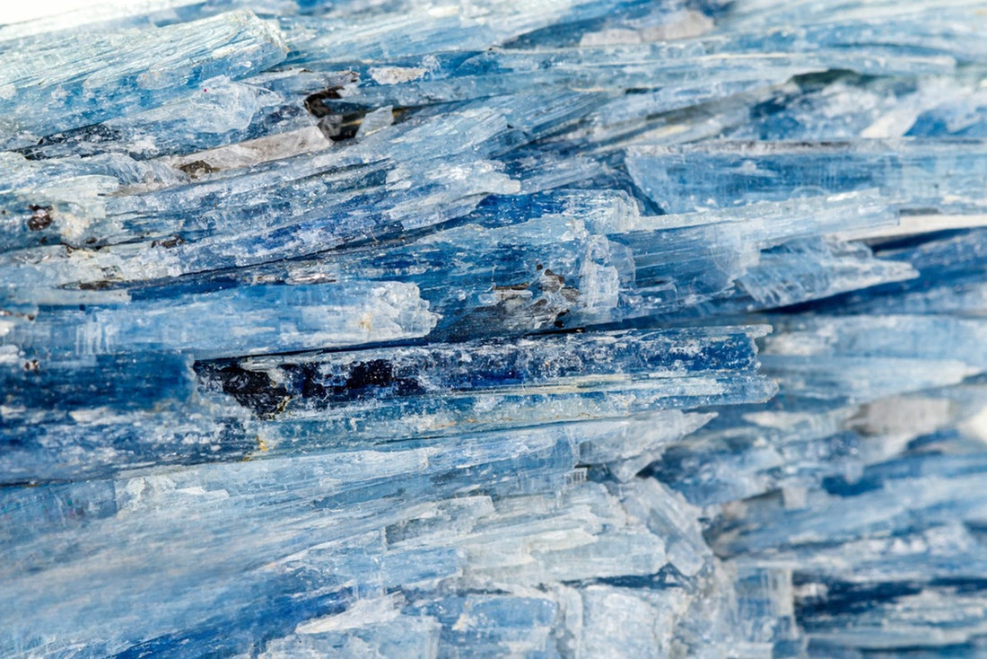 Kyanite Benefits & Uses